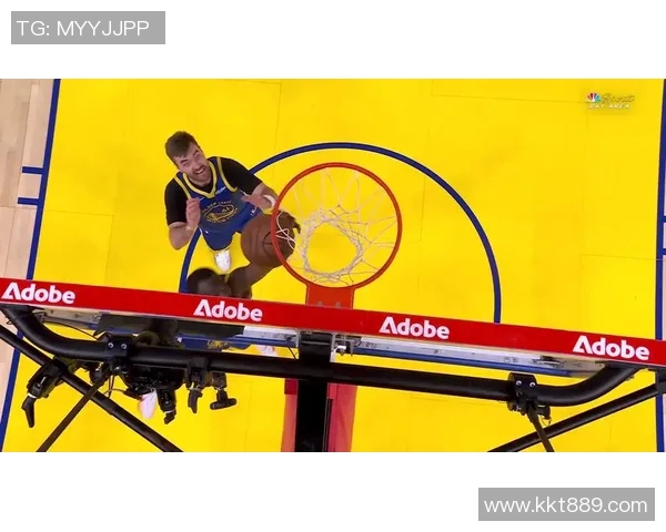 勇士与公牛常规赛激战回顾球员表现与战术分析全景呈现